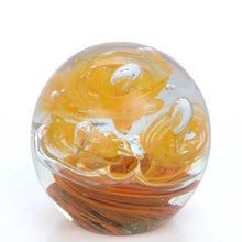 Load image into Gallery viewer, Sulfure en cristal moyen modèle. Des nuances de différent orange, un un mouvement de spirale donne un caractère unique à cet objet de décoration
